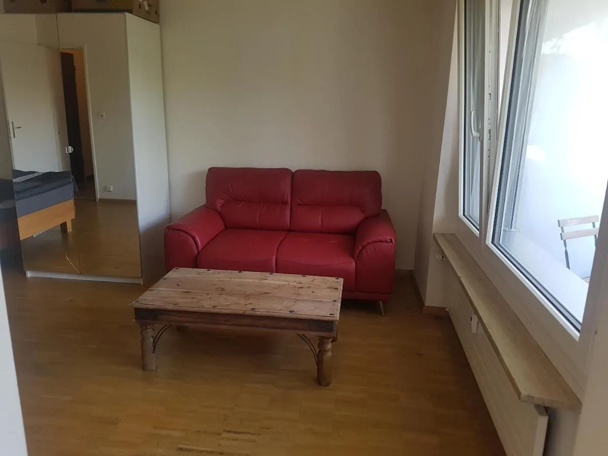 Lovely 1-Bedroom Rental Unit With Bath Tub. Basilea